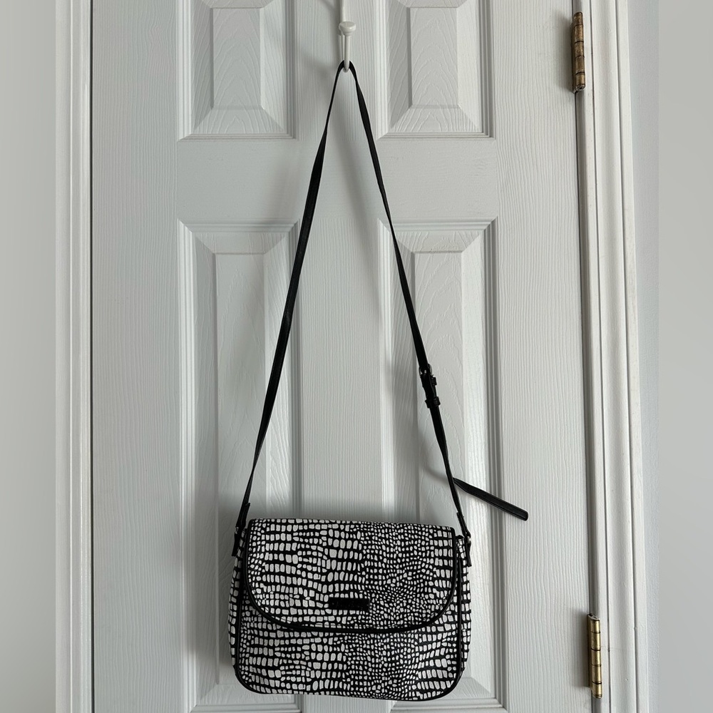 Vera Bradley Womens Crossbody Bag Midnight Snake Skin Black and White